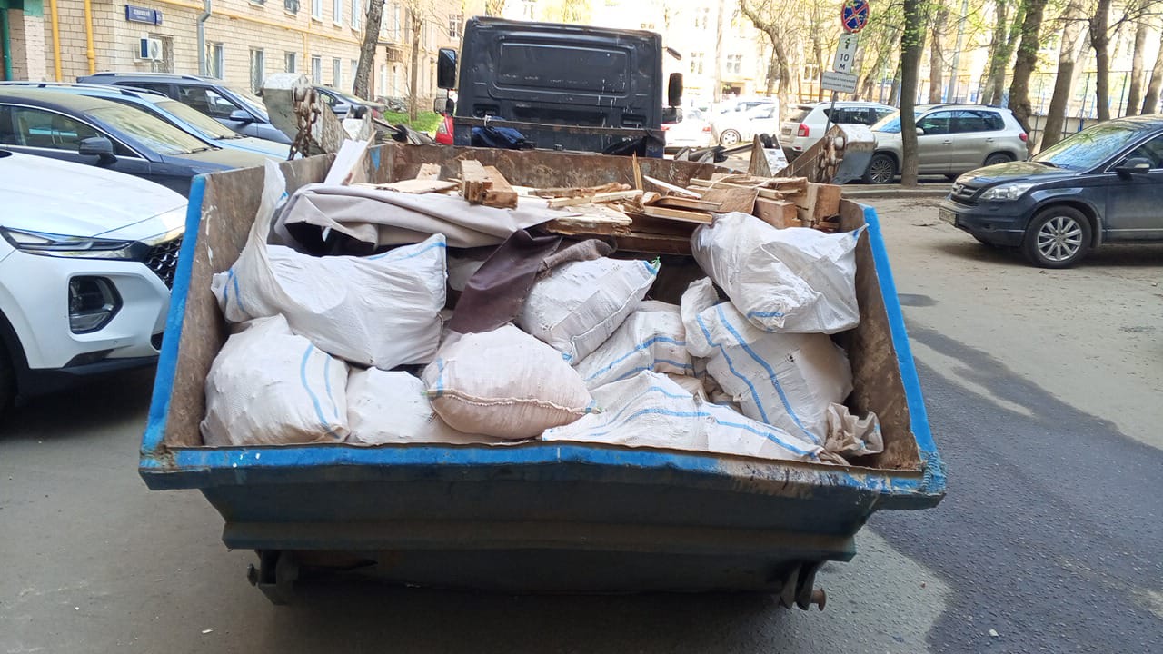 Вывоз мусора из магазина в Вологде в октябре