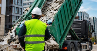Вывоз строительного мусора в Вологде: услуги лицензированной компании — ПроМусор